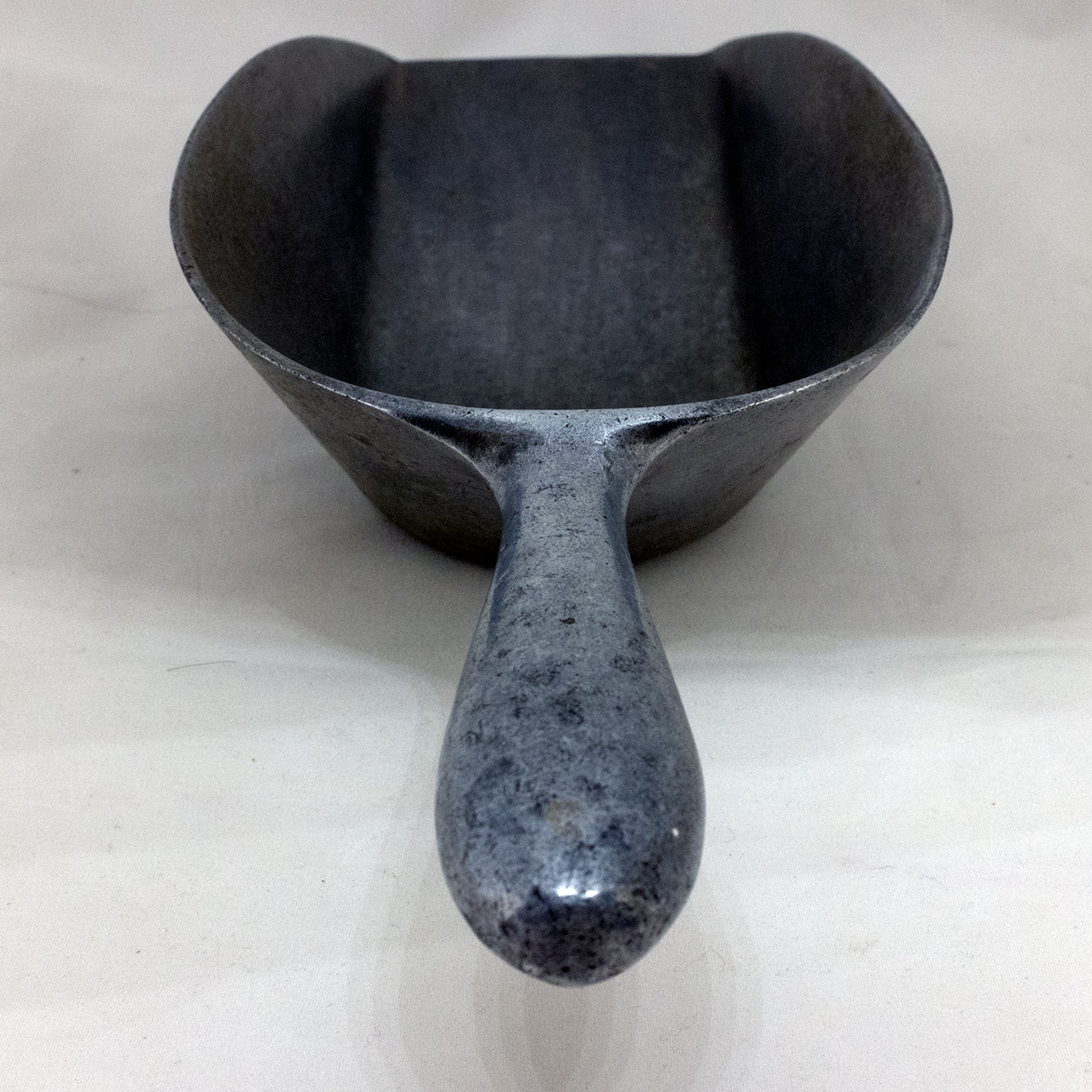 Wagner Scoop No. 4 - Handle Up Wagner Scoop No. 4 - Handle Up